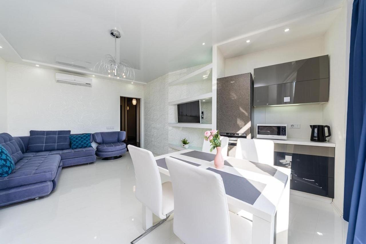 Fashionable Panoramic Dnieper. Obolon Apartment