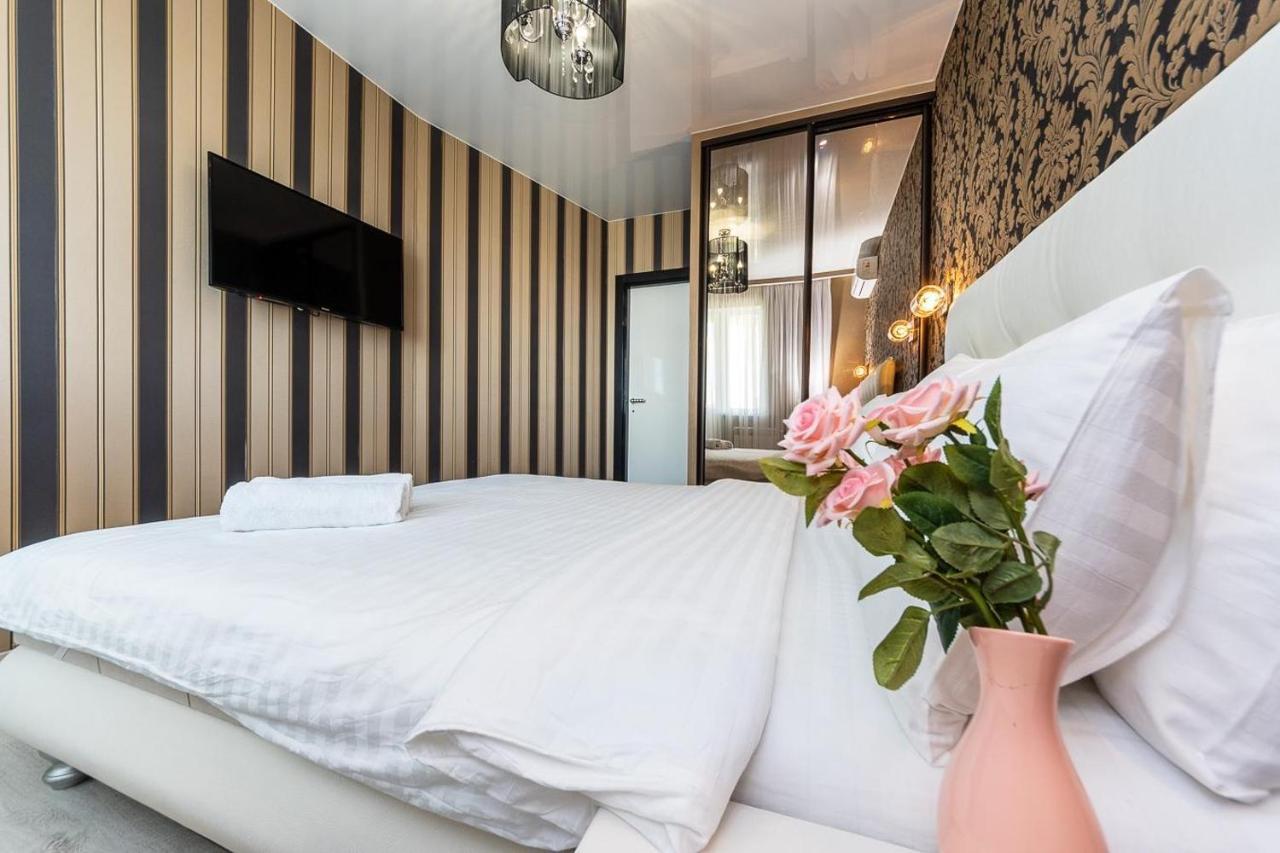 Fashionable Panoramic Dnieper. Obolon Apartment *